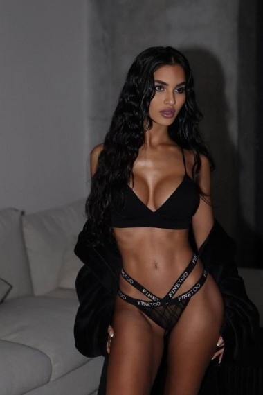 Scarlett, escort rusa en Madrid que ofrece citas.