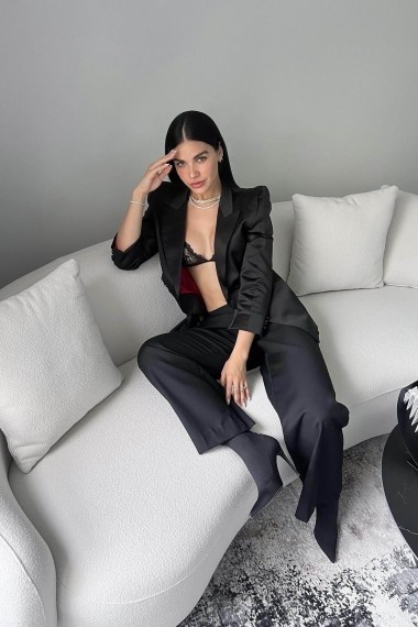 Carolina, escort rusa en Madrid que ofrece acompañamiento.