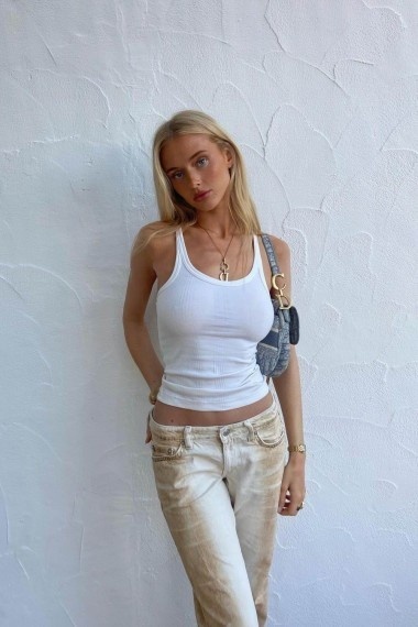 Yrana, escort rusa en Madrid que ofrece masajes.