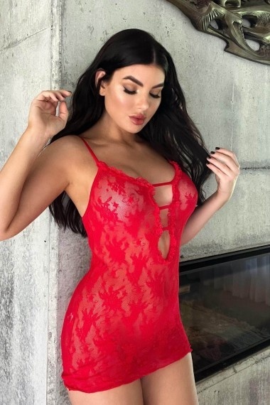 Nelly, escort rusa en Madrid que ofrece citas.