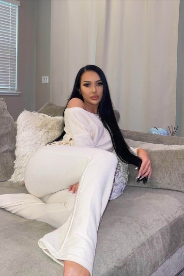 Lana-hot, escort rusa en Madrid que ofrece citas.