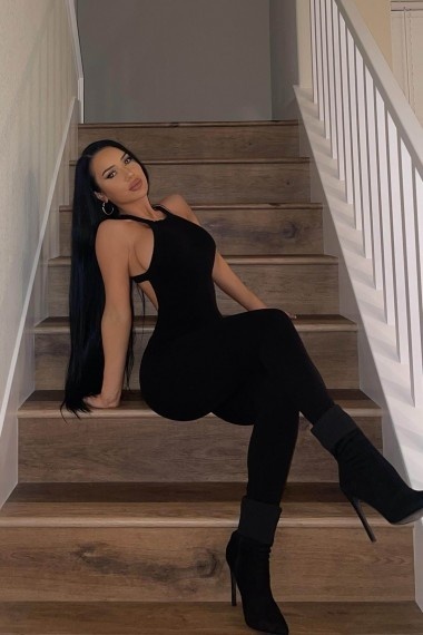 Lana-hot, escort rusa en Madrid que ofrece acompañamiento.